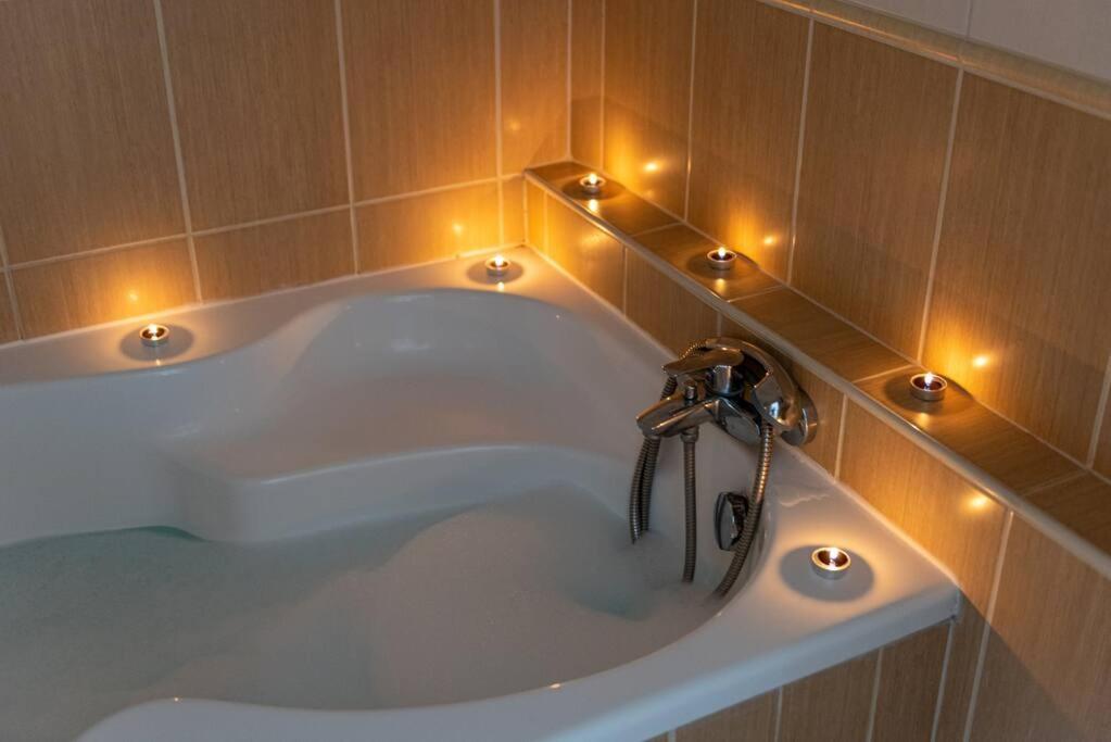 Апартаменты Spacious And Bright Flat Between Airport & Center Будапешт Экстерьер фото