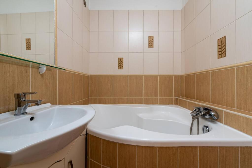 Апартаменты Spacious And Bright Flat Between Airport & Center Будапешт Экстерьер фото