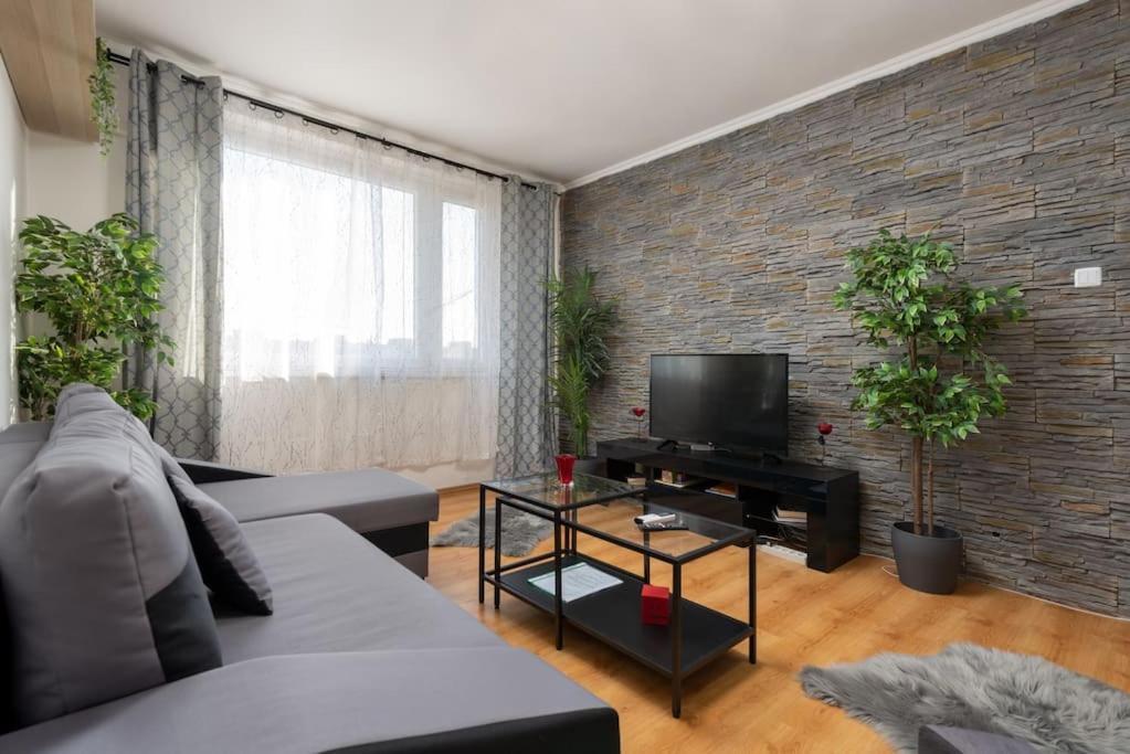 Апартаменты Spacious And Bright Flat Between Airport & Center Будапешт Экстерьер фото