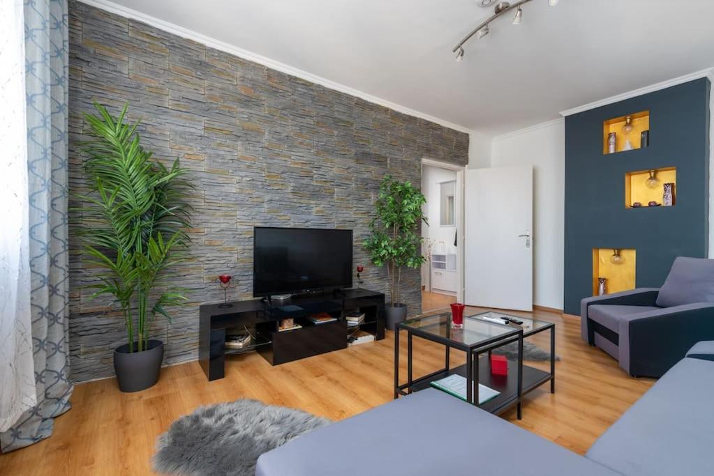 Апартаменты Spacious And Bright Flat Between Airport & Center Будапешт Экстерьер фото